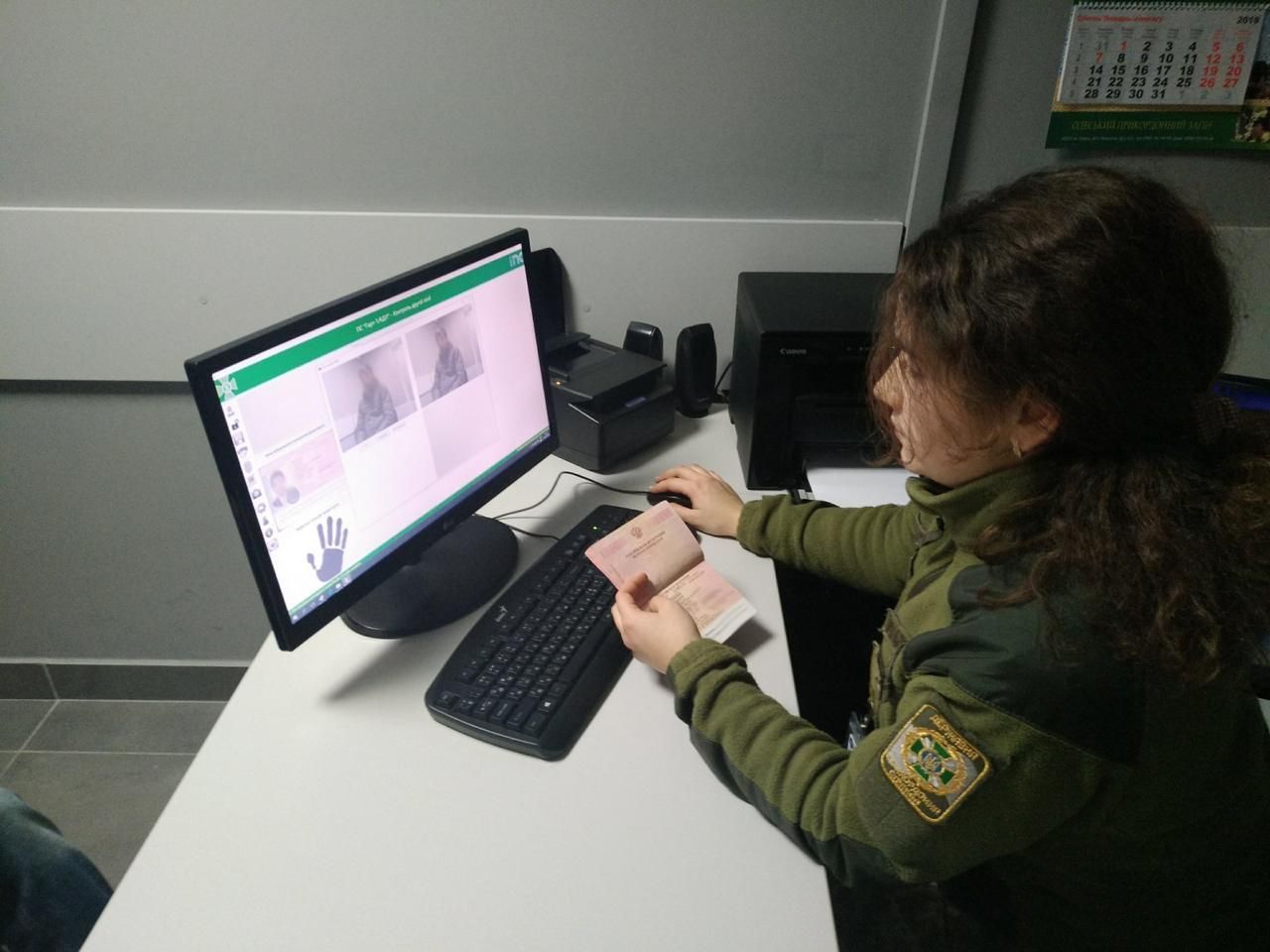 "Здуло кримським вітром": ще одну російську журналістку не пустили в Україну "Здуло кримським вітром": ще одну російську журналістку не пустили в Україну