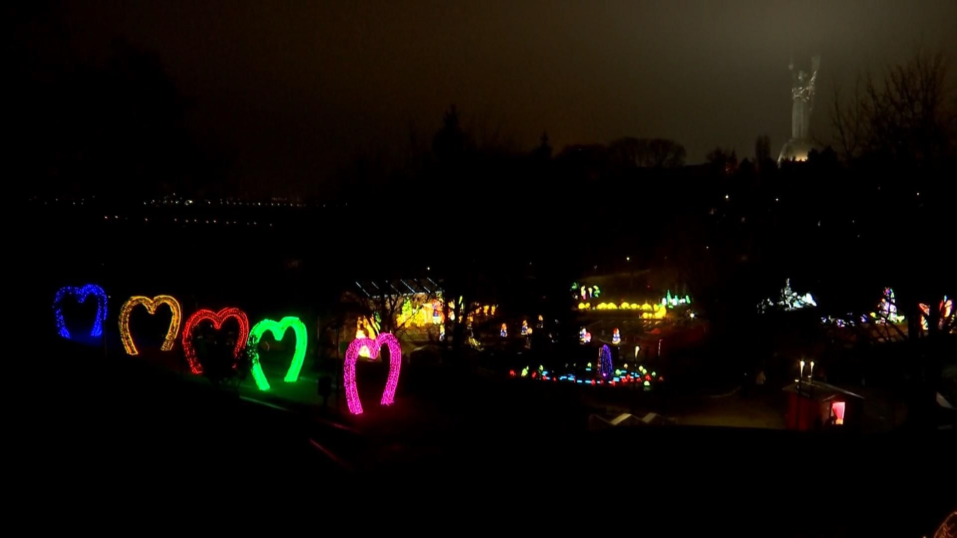 В Киеве открыли висткавку китайских фонарей: яркие фото В Киеве открыли висткавку китайских фонарей: яркие фото