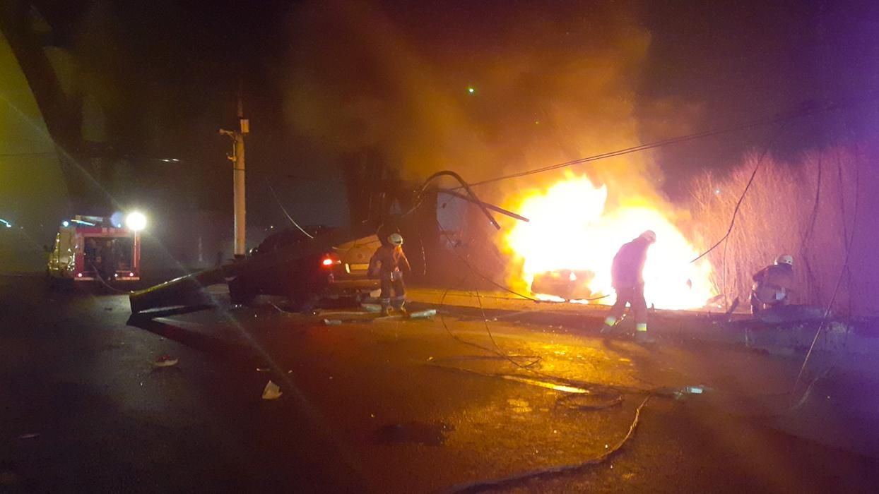 Смертельное ДТП в Днепропетровске: свидетели извлекли погибшего водителя из горящей машины