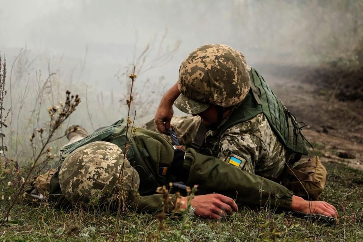 Бойовики продовжують гатити по позиціях ЗСУ: загинув український військовий, є поранені