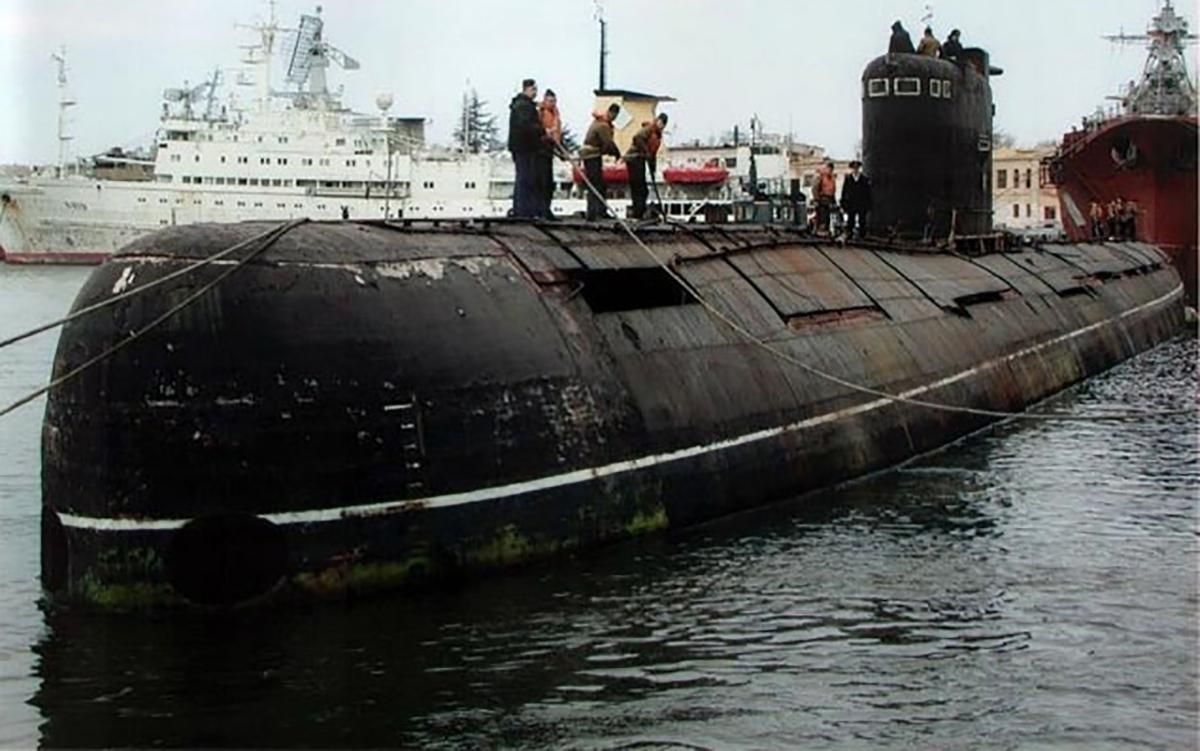 В оккупированном Крыму затонула российская подводная лодка: появилось видео