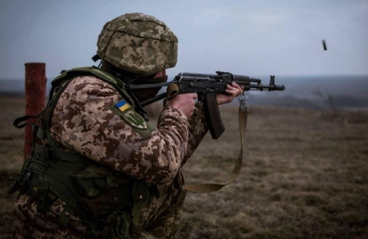 Оккупанты вновь обстреляли Донбасс: ранены двое украинских военных Оккупанты вновь обстреляли Донбасс: ранены двое украинских военных