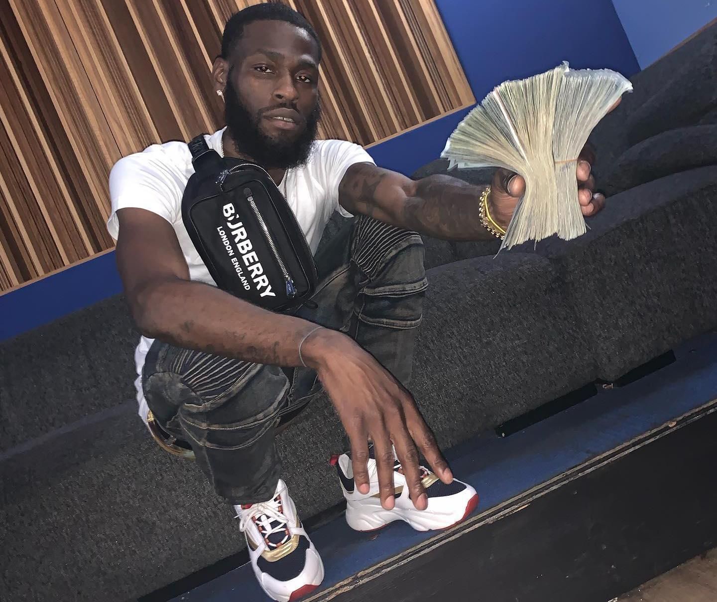 Вихвалявся у соцмережах: банкіра у США підозрюють у крадіжці 88 тисяч доларів Вихвалявся у соцмережах: банкіра у США підозрюють у крадіжці 88 тисяч доларів