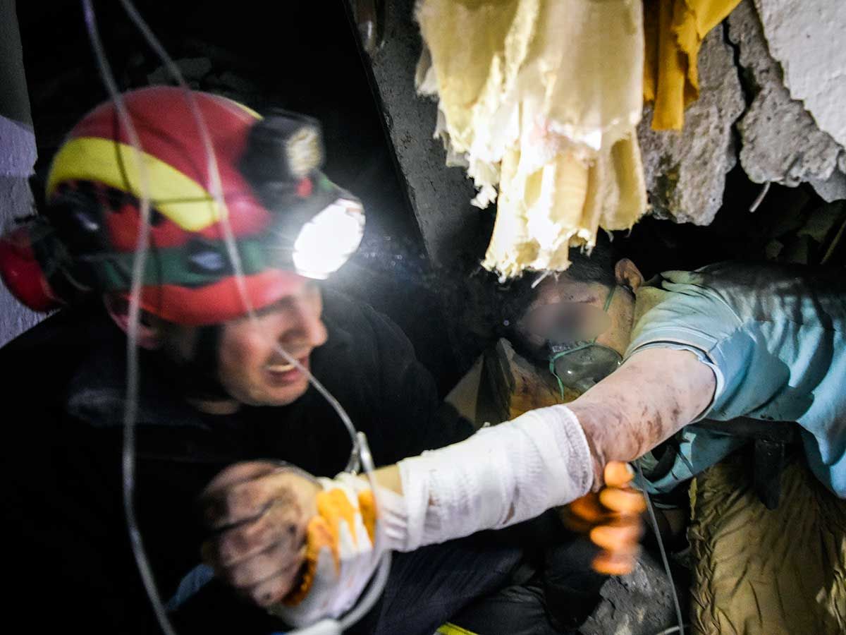 В Албании арестовывают владельцев гостиниц и чиновников за 51 смерть от землетрясения В Албании арестовывают владельцев гостиниц и чиновников за 51 смерть от землетрясения