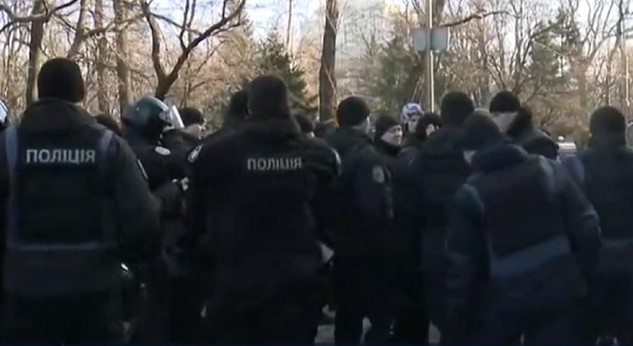 Митинг в Киеве 17.12.2019 – видео стычек на митинге под Верховной Радой Митинг в Киеве 17.12.2019 – видео стычек на митинге под Верховной Радой