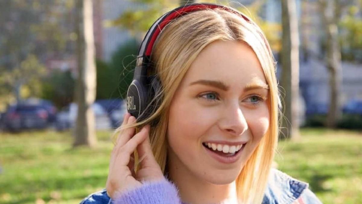 JBL показала "вечные" наушники, которым не нужна зарядка JBL показала "вечные" наушники, которым не нужна зарядка