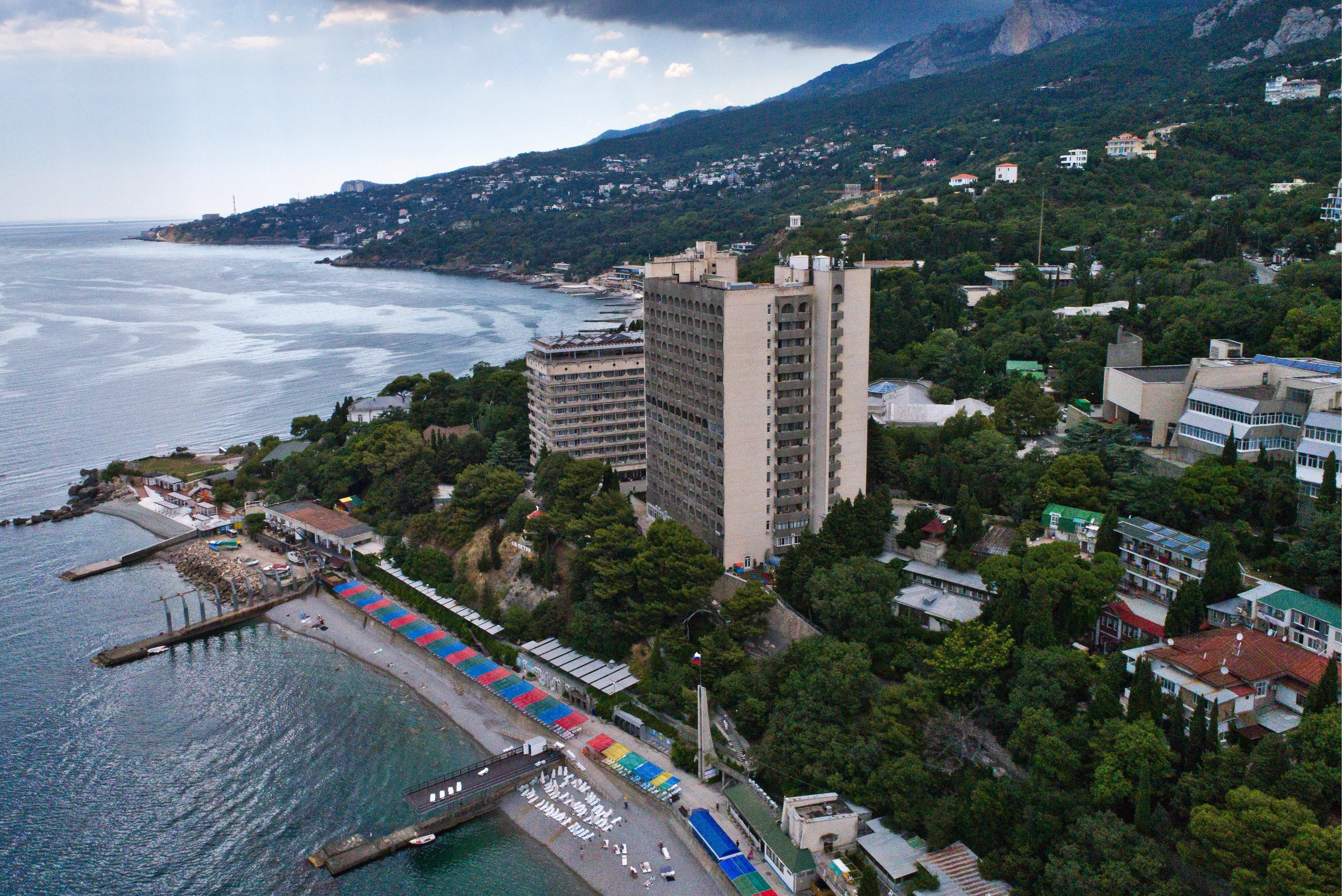 Российский бизнес в Крыму: гостиницы и энергия для армий Украины и России Российский бизнес в Крыму: гостиницы и энергия для армий Украины и России