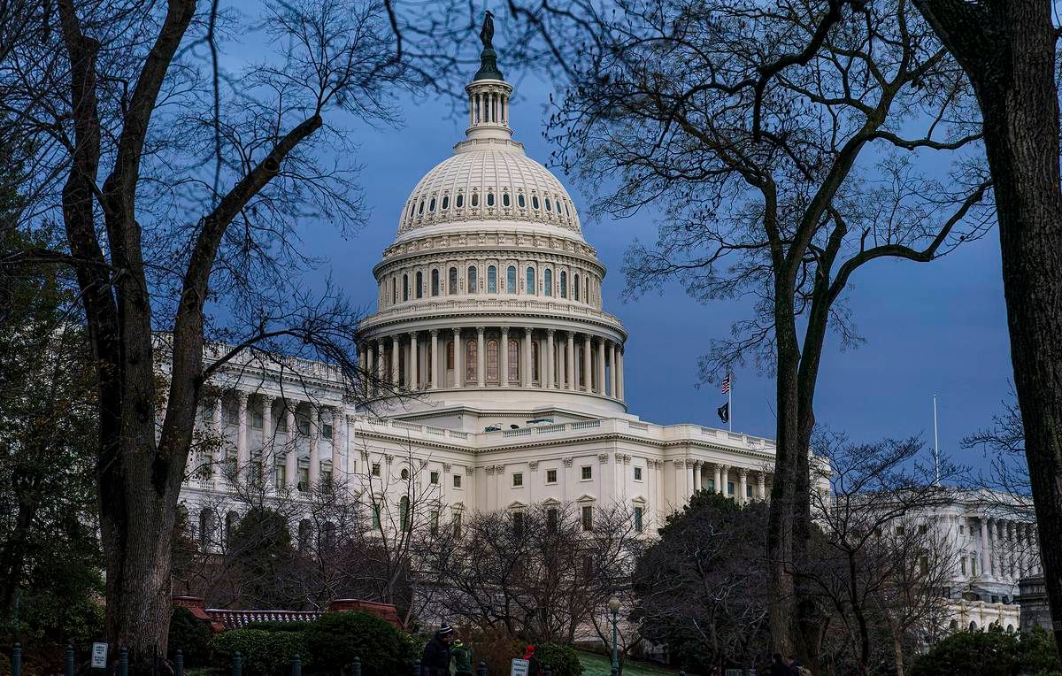 Сенат США схвалив військовий бюджет з військовою допомогою Україні Сенат США схвалив військовий бюджет з військовою допомогою Україні