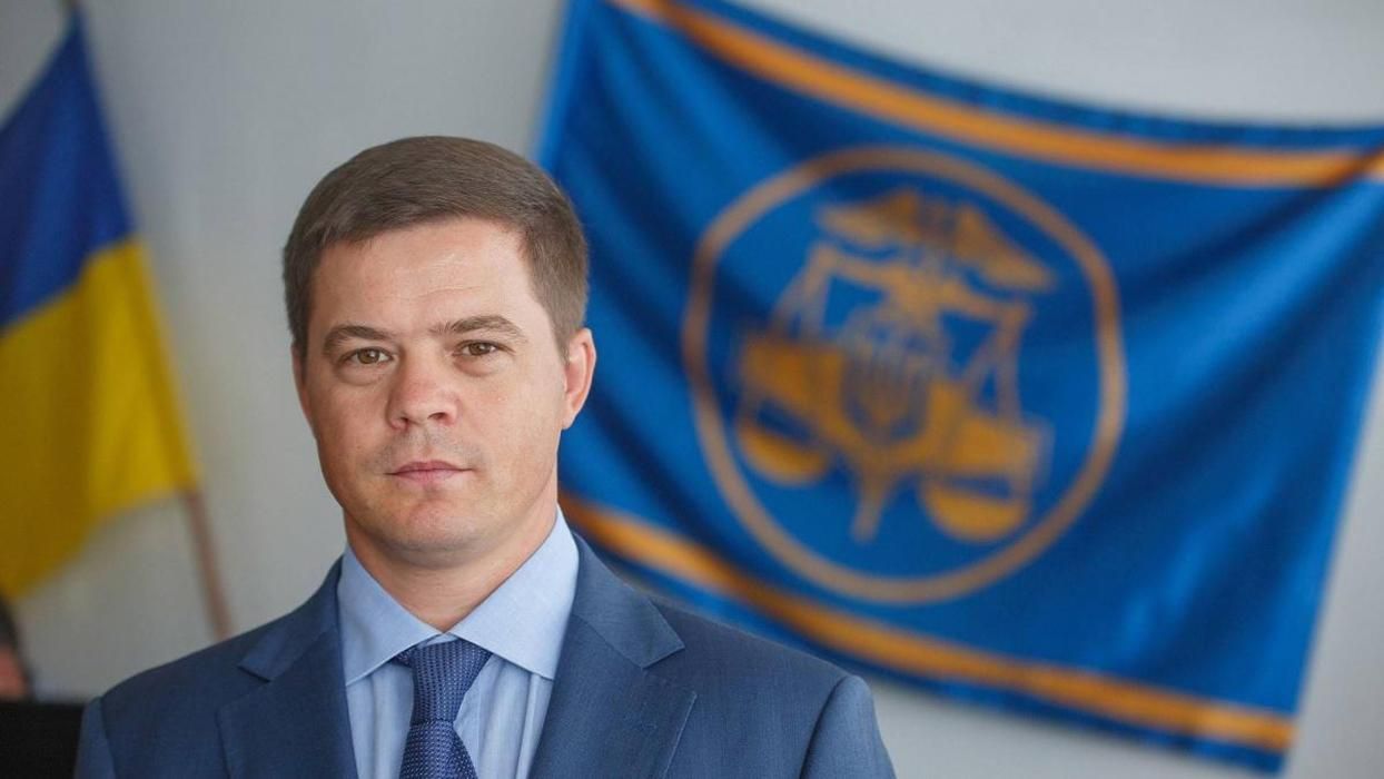 Справа контрабандиста Альперіна: суд скасував домашній арешт заступнику глави Київської митниці Справа контрабандиста Альперіна: суд скасував домашній арешт заступнику глави Київської митниці