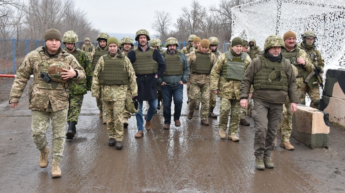 Делегація Міноборони Канади відвідала зону ООС Делегація Міноборони Канади відвідала зону ООС