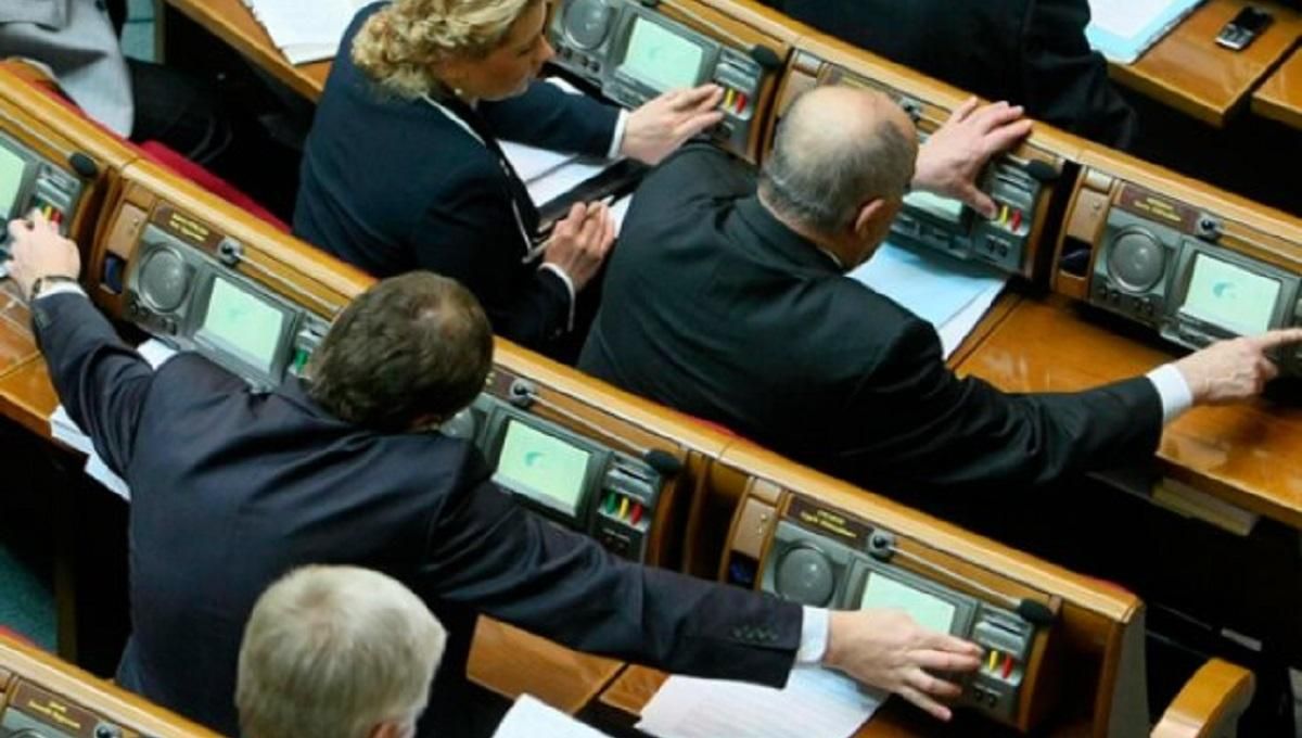 Нардепи від ОПЗЖ придумали оригінальний пристрій для кнопкодавства: відео Нардепи від ОПЗЖ придумали оригінальний пристрій для кнопкодавства: відео