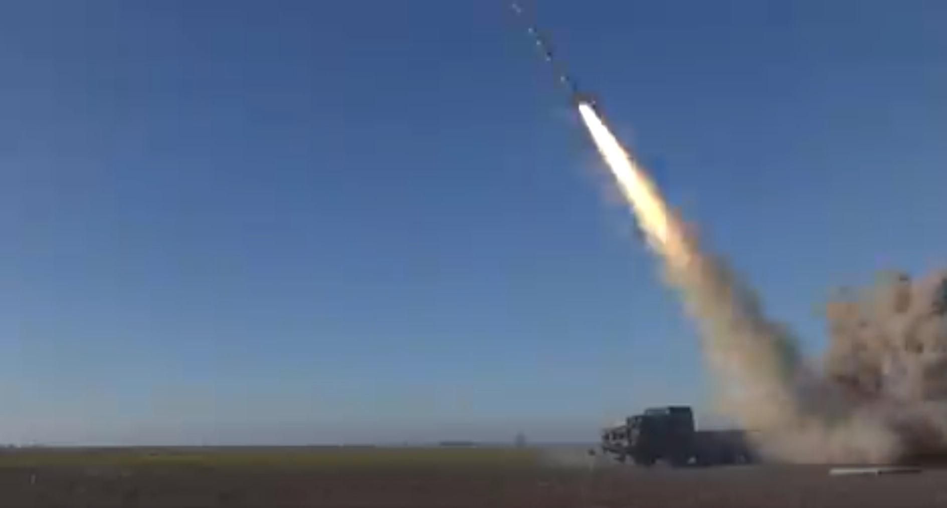 В СНБО показали видео успешных запусков ракетного комплекса "Ольха-М" В СНБО показали видео успешных запусков ракетного комплекса "Ольха-М"