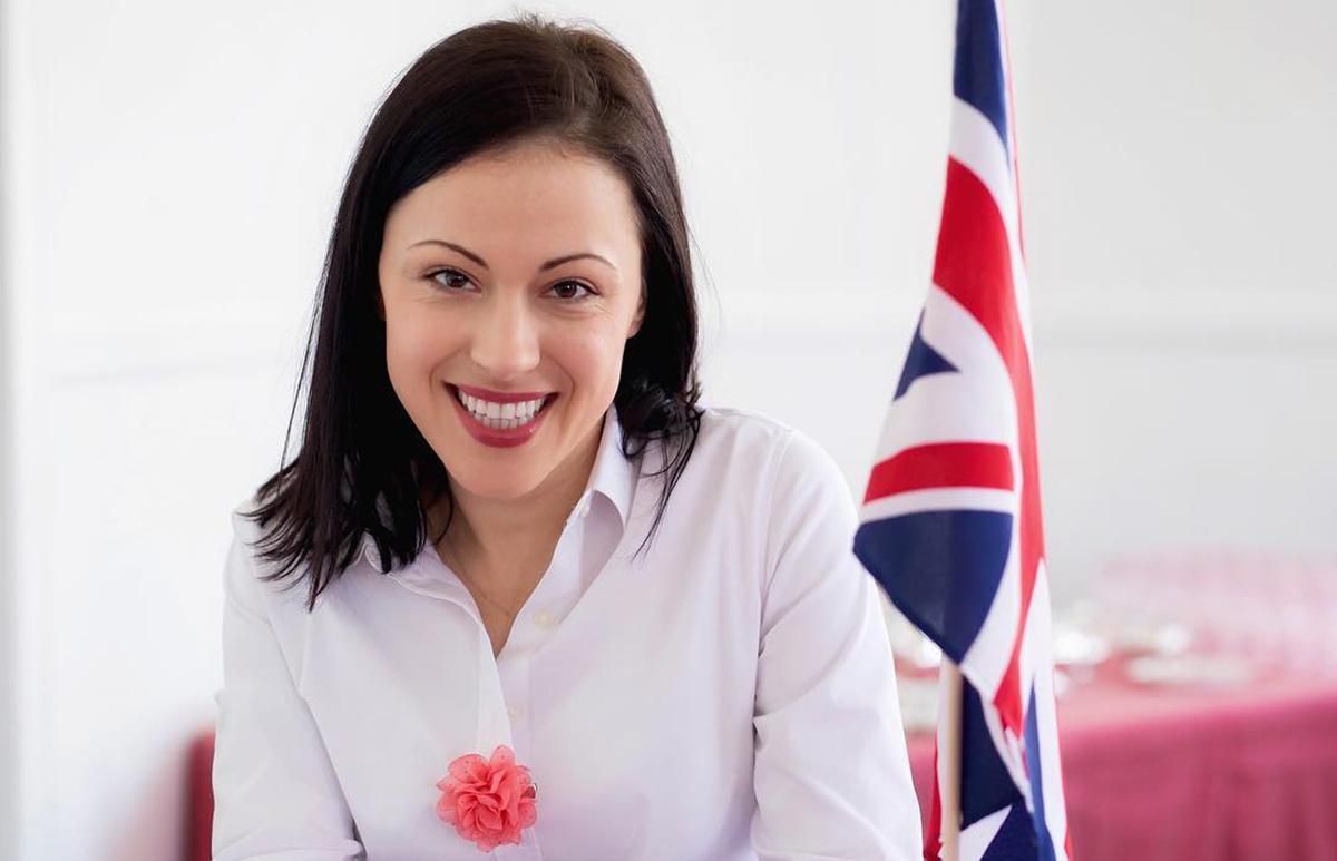 Українка розписала горнята Starbucks Петриківським розписом: вражаючі роботи художниці Українка розписала горнята Starbucks Петриківським розписом: вражаючі роботи художниці