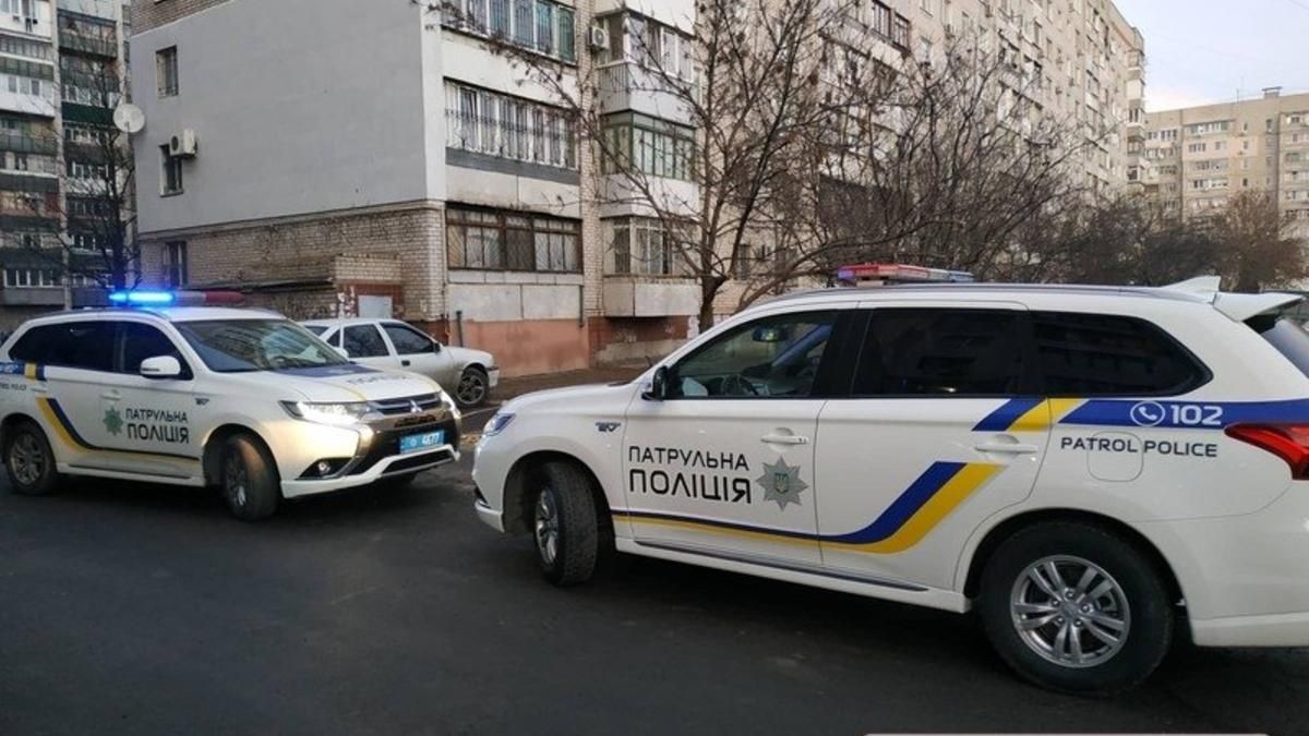 У Миколаєві в каналізаційному колодязі знайшли труп чоловіка У Миколаєві в каналізаційному колодязі знайшли труп чоловіка