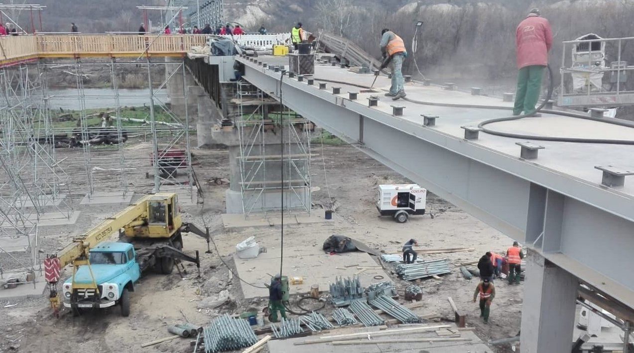 Майже чверть грошей, виділених на міст у Станиці Луганській, хотіли вкрасти Майже чверть грошей, виділених на міст у Станиці Луганській, хотіли вкрасти