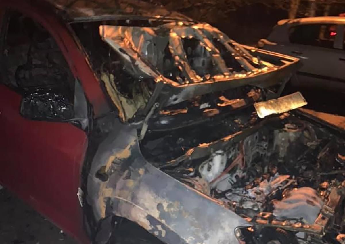 Ти ж не безсмертна: співзасновниці організації "Батьки SOS" спалили авто – з'явилось відео
