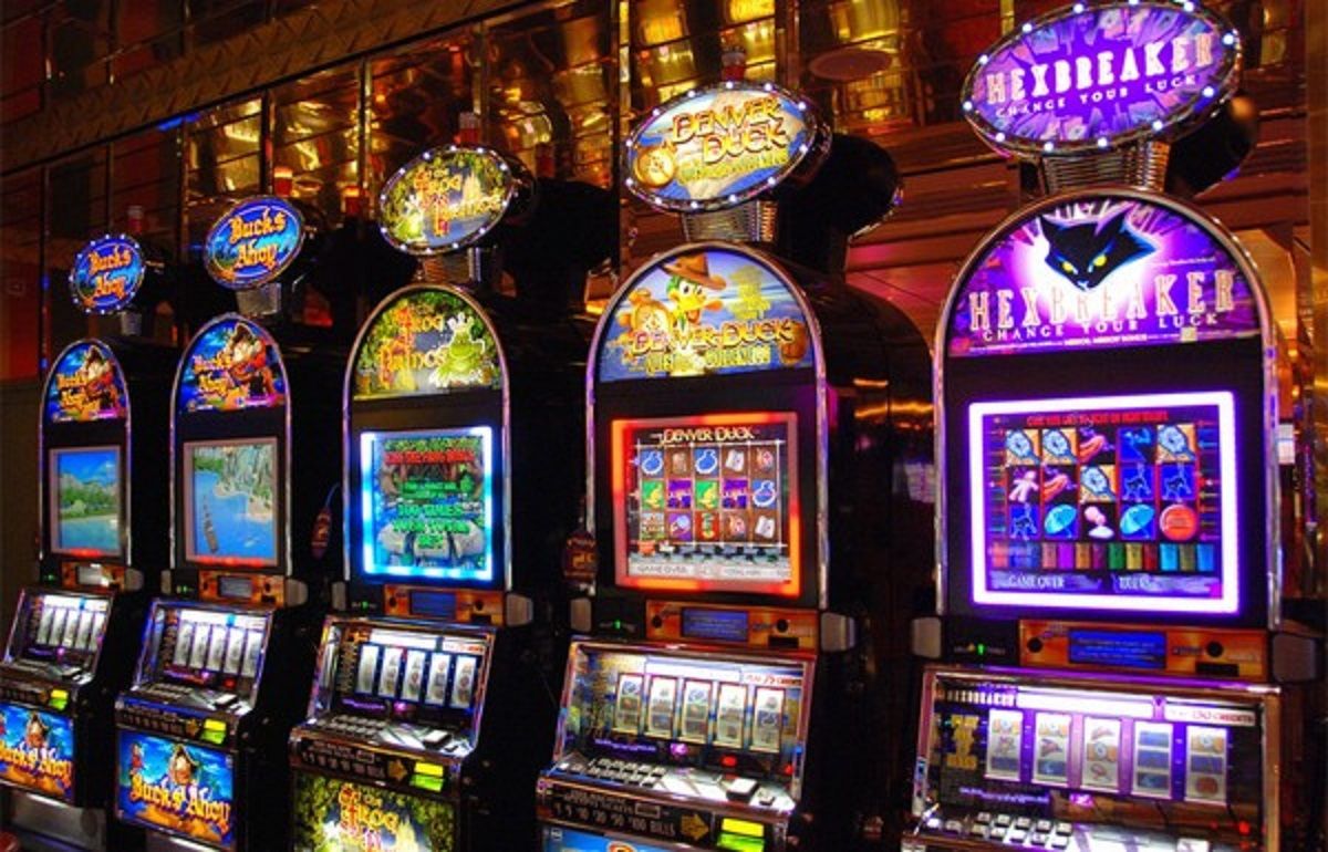 В Украине прекратили деятельность более 5 тысяч игорных заведений: видео В Украине прекратили деятельность более 5 тысяч игорных заведений: видео