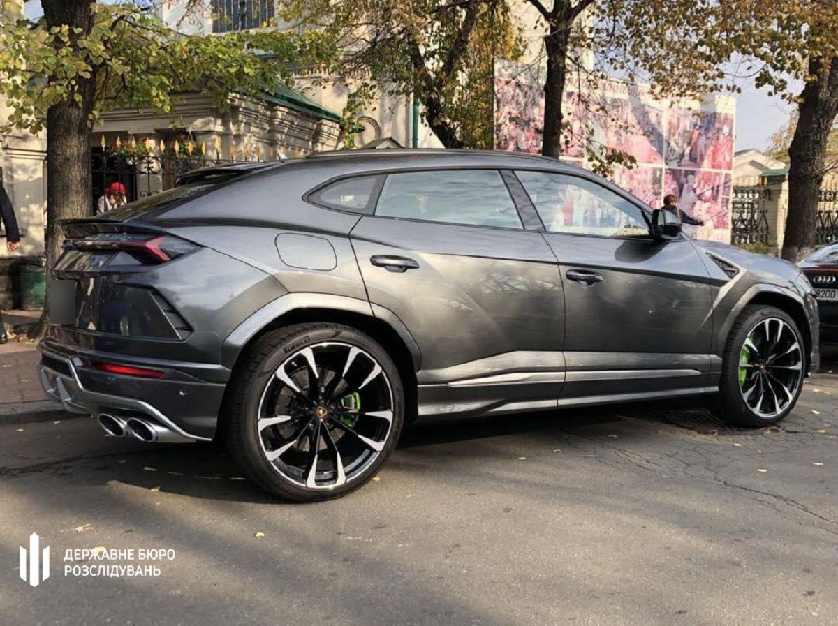 Элитный автопарк бывшего нардепа Микитася арестовало ГБР: фото Элитный автопарк бывшего нардепа Микитася арестовало ГБР: фото