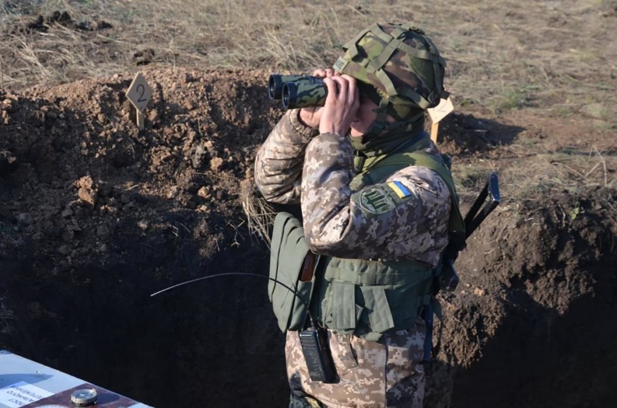 Бойовики продовжують гатити по українських позиціях: де було найгарячіше