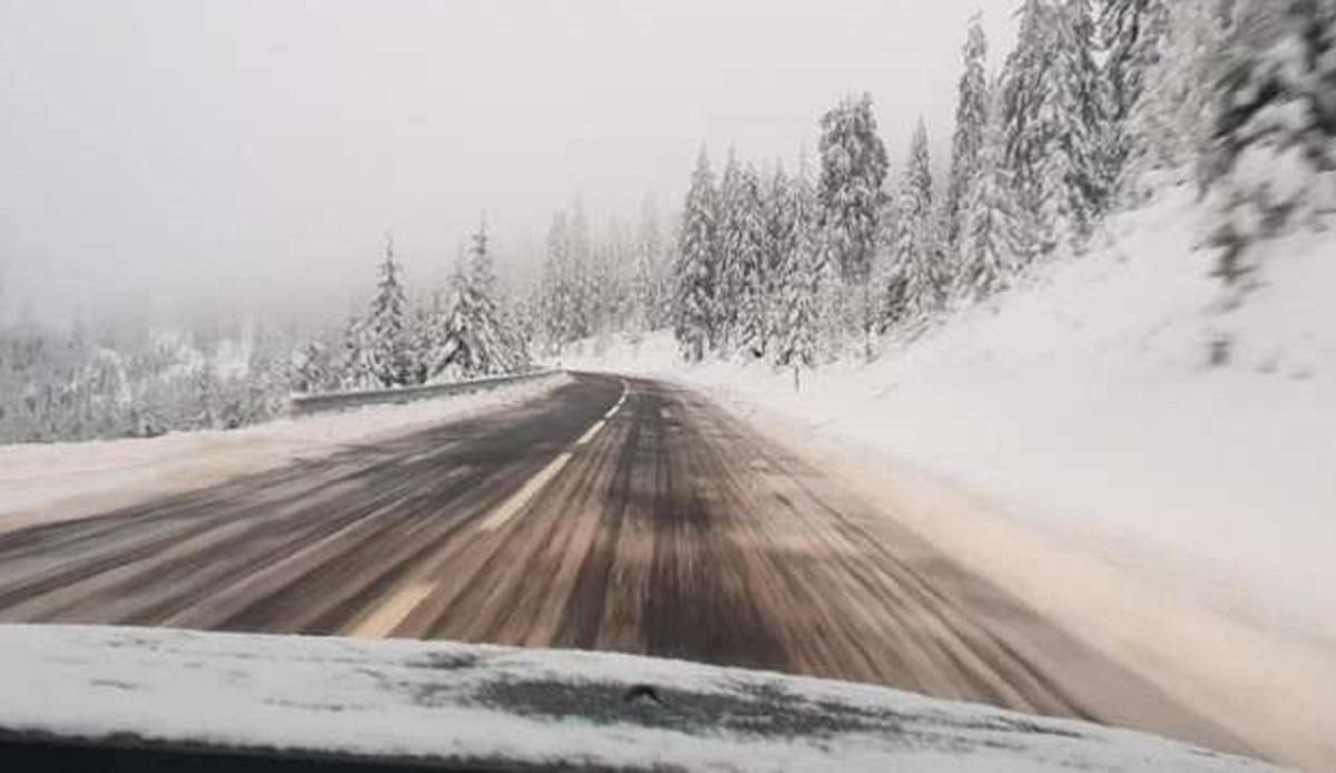 Хуртовини та ожеледиця: рятувальники попереджають про негоду в Карпатах Хуртовини та ожеледиця: рятувальники попереджають про негоду в Карпатах