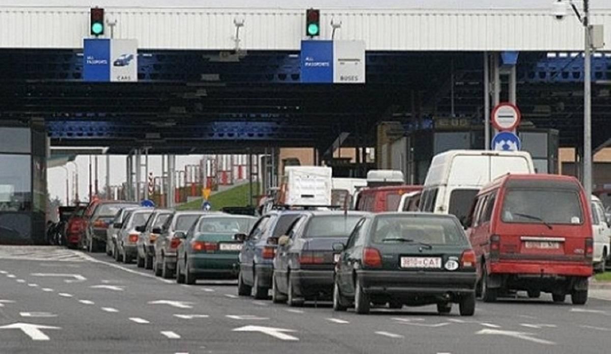 Скандал на Львівській митниці: посадовців підозрюють у махінаціях на мільйони гривень Скандал на Львівській митниці: посадовців підозрюють у махінаціях на мільйони гривень