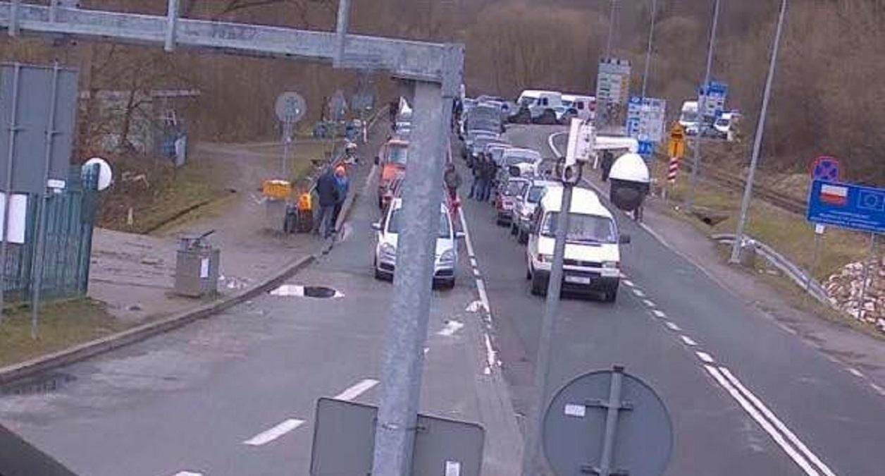 На границе с Польшей образовались длинные предновогодние очереди: что известно На границе с Польшей образовались длинные предновогодние очереди: что известно