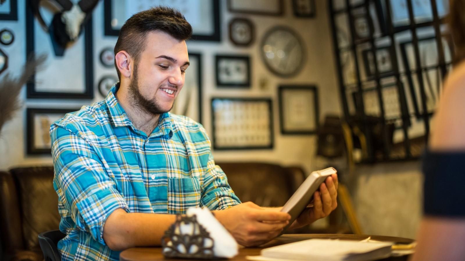 В Україні вперше виготовили папір з опалого листя В Україні вперше виготовили папір з опалого листя