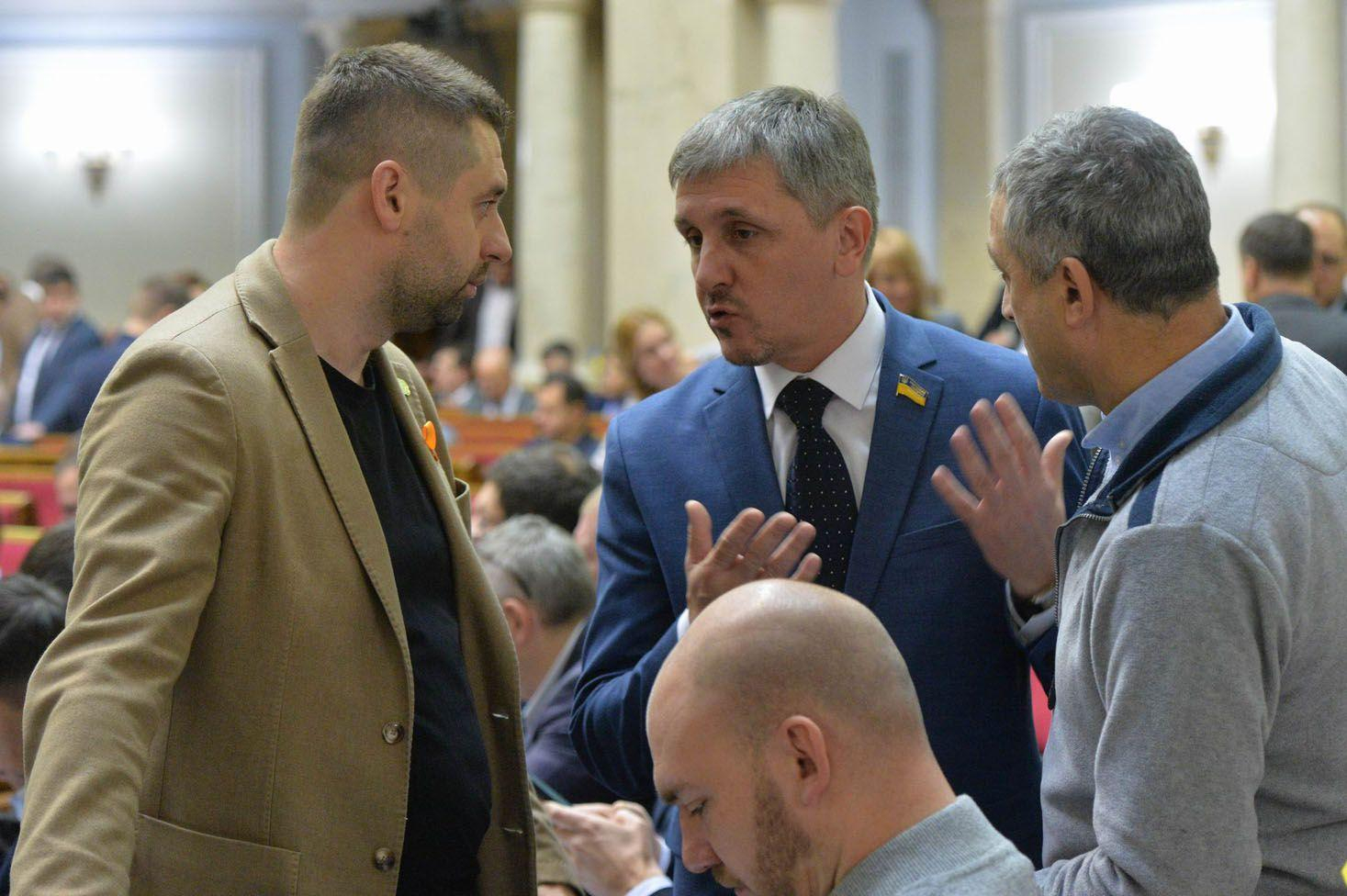 Все остальные – не люди: депутата от "Слуги народа" отругали в очереди – видео