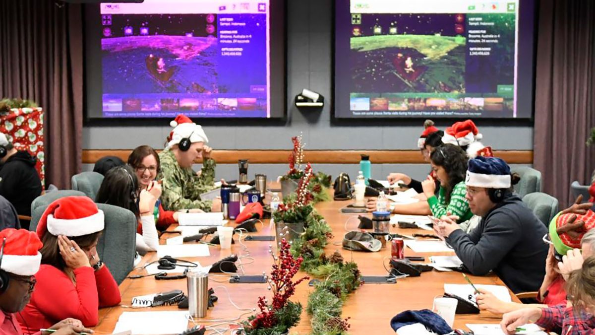 Санта Клаус в США: военные отслеживают маршрут Санта Клауса Санта Клаус в США: военные отслеживают маршрут Санта Клауса