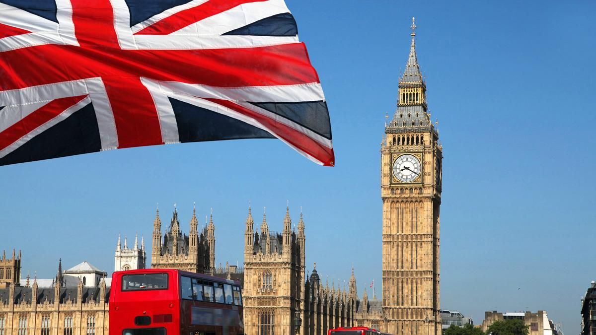 У Великій Британії випускники-іноземці зможуть залишитись в країні легально на два роки