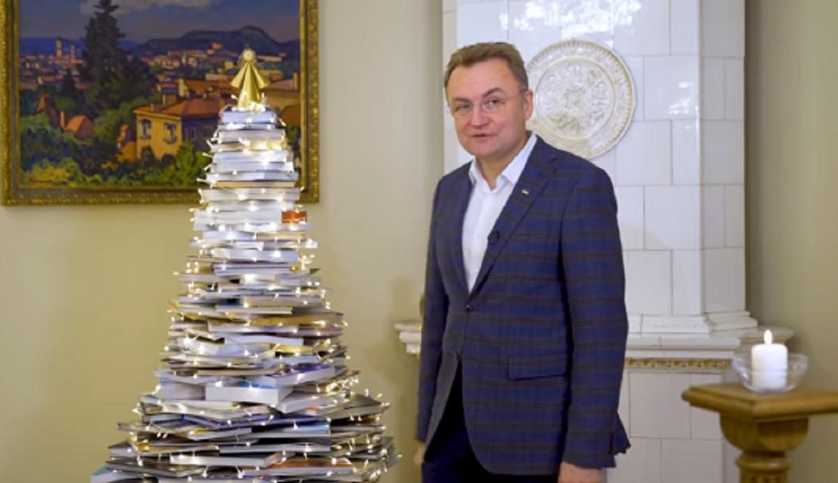 Мер Львова оголосив конкурс на найкреативнішу ялинку: фото, відео Мер Львова оголосив конкурс на найкреативнішу ялинку: фото, відео
