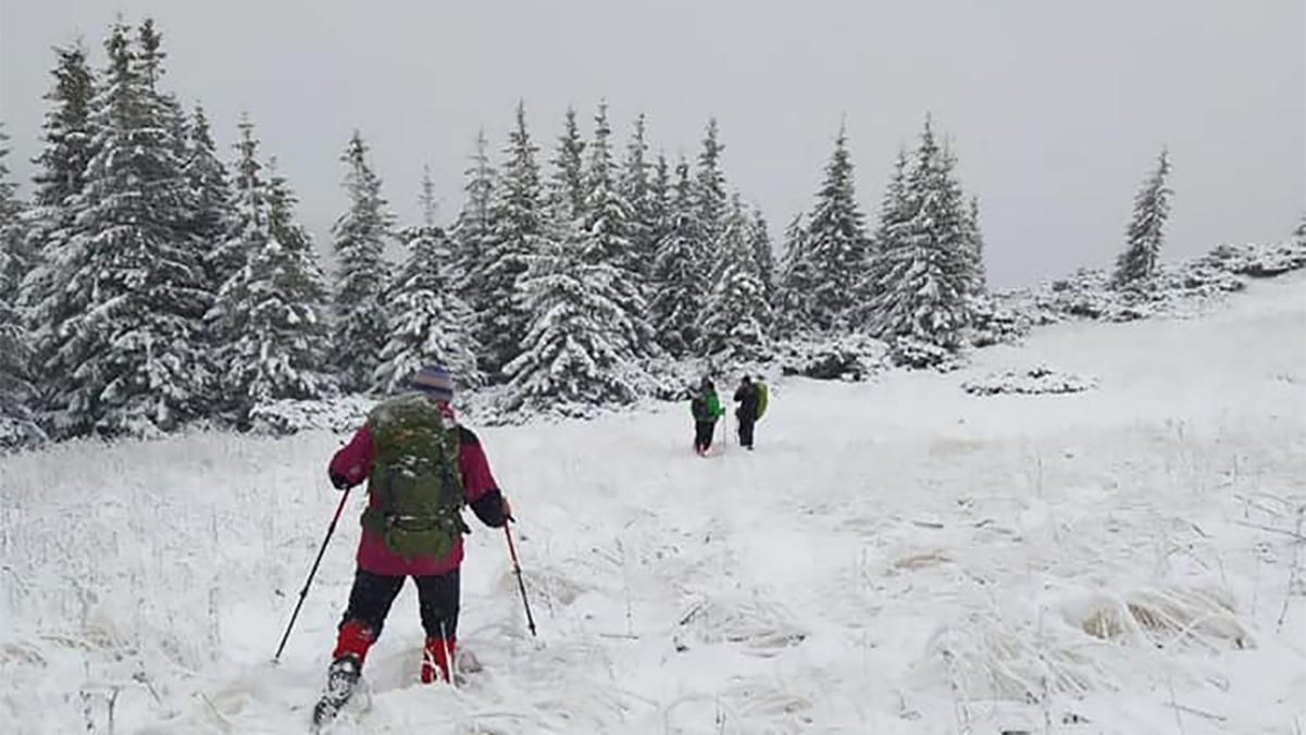 У Карпатах врятували американського туриста: він заблукав дорогою на Говерлу – фото У Карпатах врятували американського туриста: він заблукав дорогою на Говерлу – фото