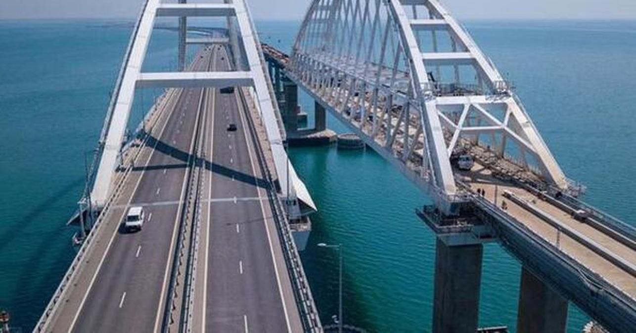 Крымским мостом проехал первый пассажирский поезд: Украина возбудила дело Крымским мостом проехал первый пассажирский поезд: Украина возбудила дело