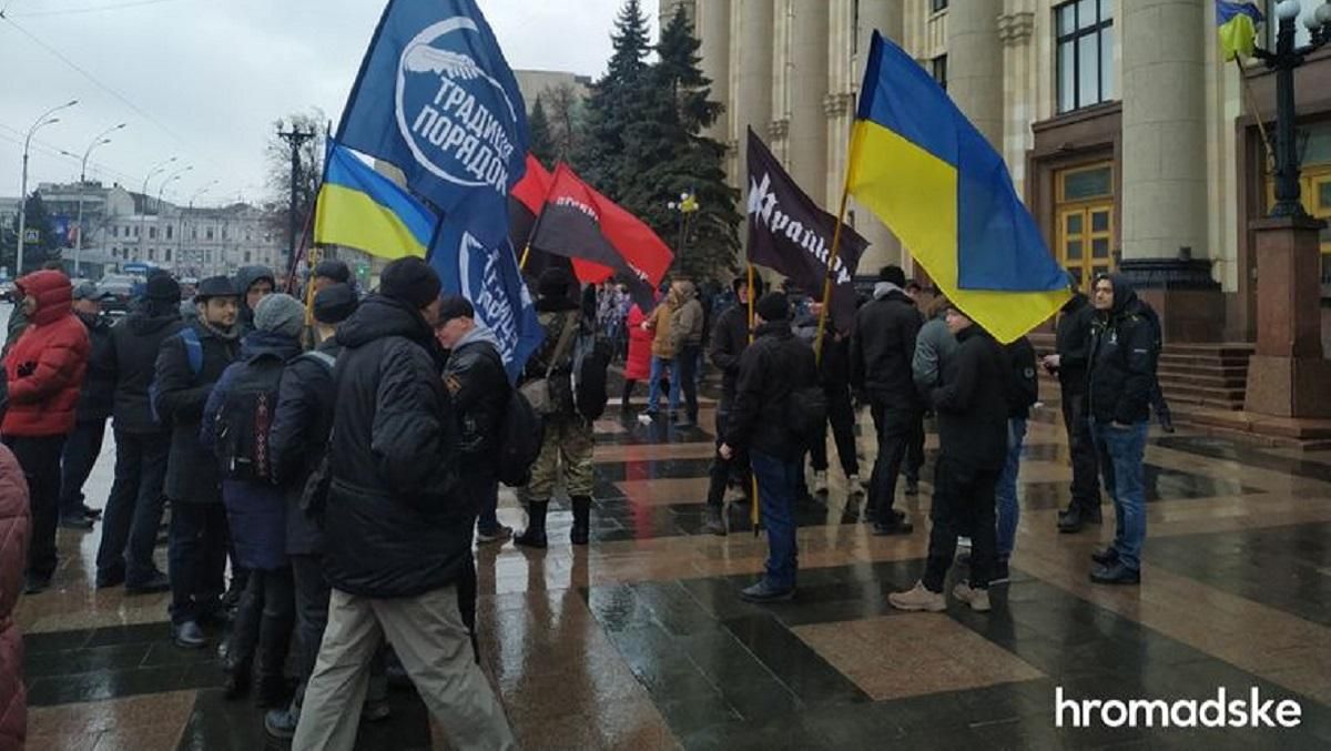 Харьковчане вышли на протест против выдачи России организаторов теракта в городе