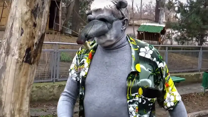 Директор зоопарку Одеси переодягнувся у щура для новорічного вітання: курйозне відео