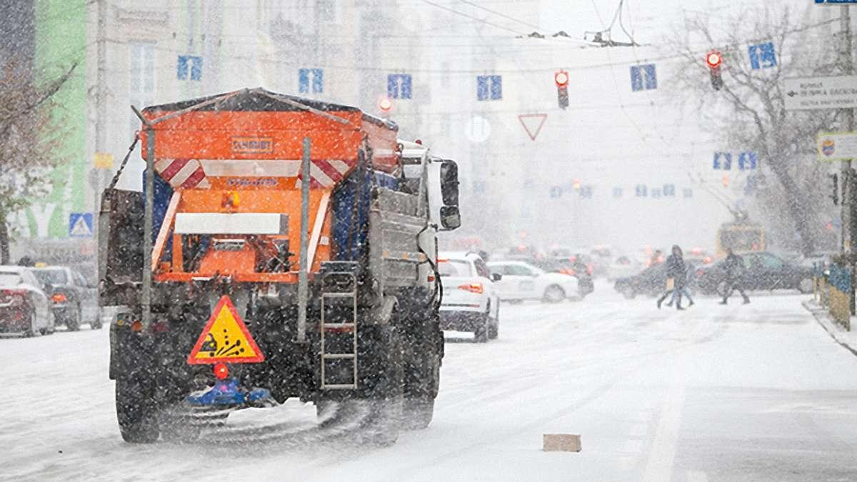 Киевских водителей предупредили о снегопадах перед новым годом
