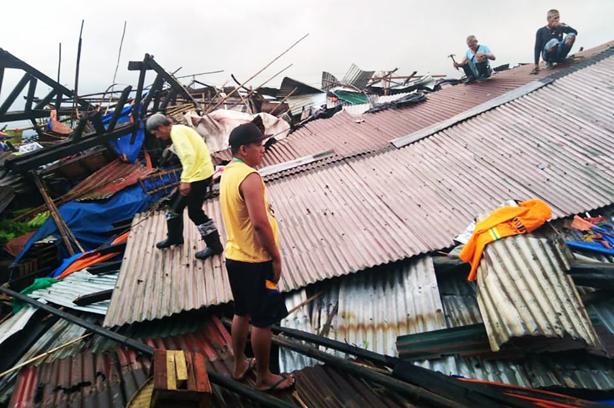 На Філіппінах вирує тайфун Пханфон: моторошні фото і відео