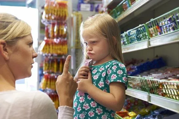 Діти в супермаркеті