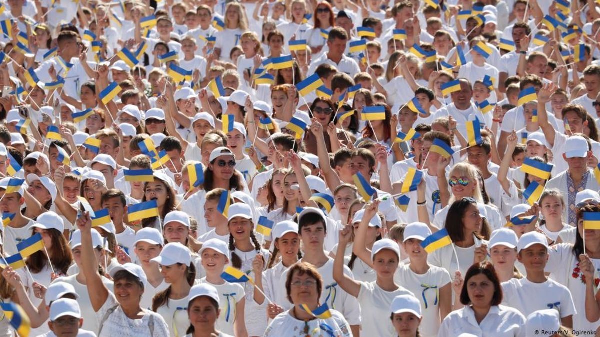 Волонтеры, президент или полиция: кому больше доверяют украинцы