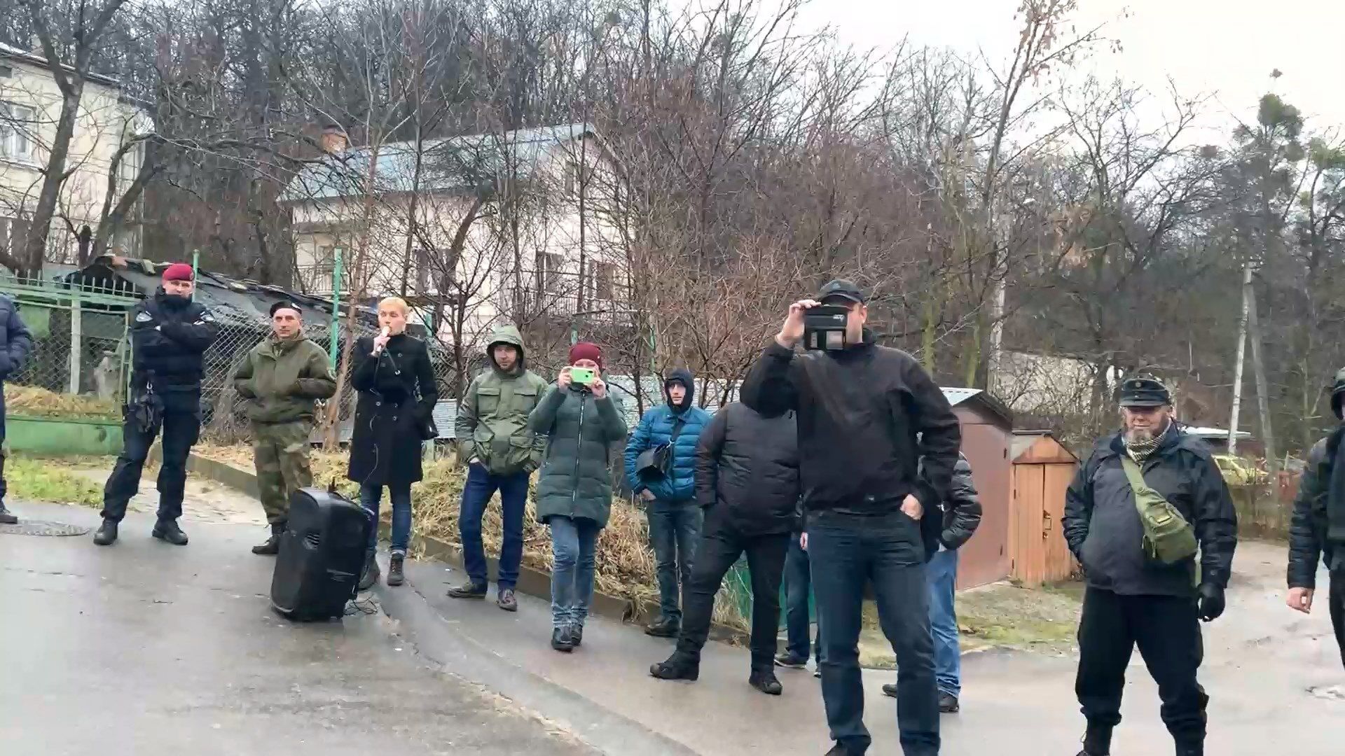 Обіцяли зламати хребет: "активісти" погрожують працівникам міськради Львова