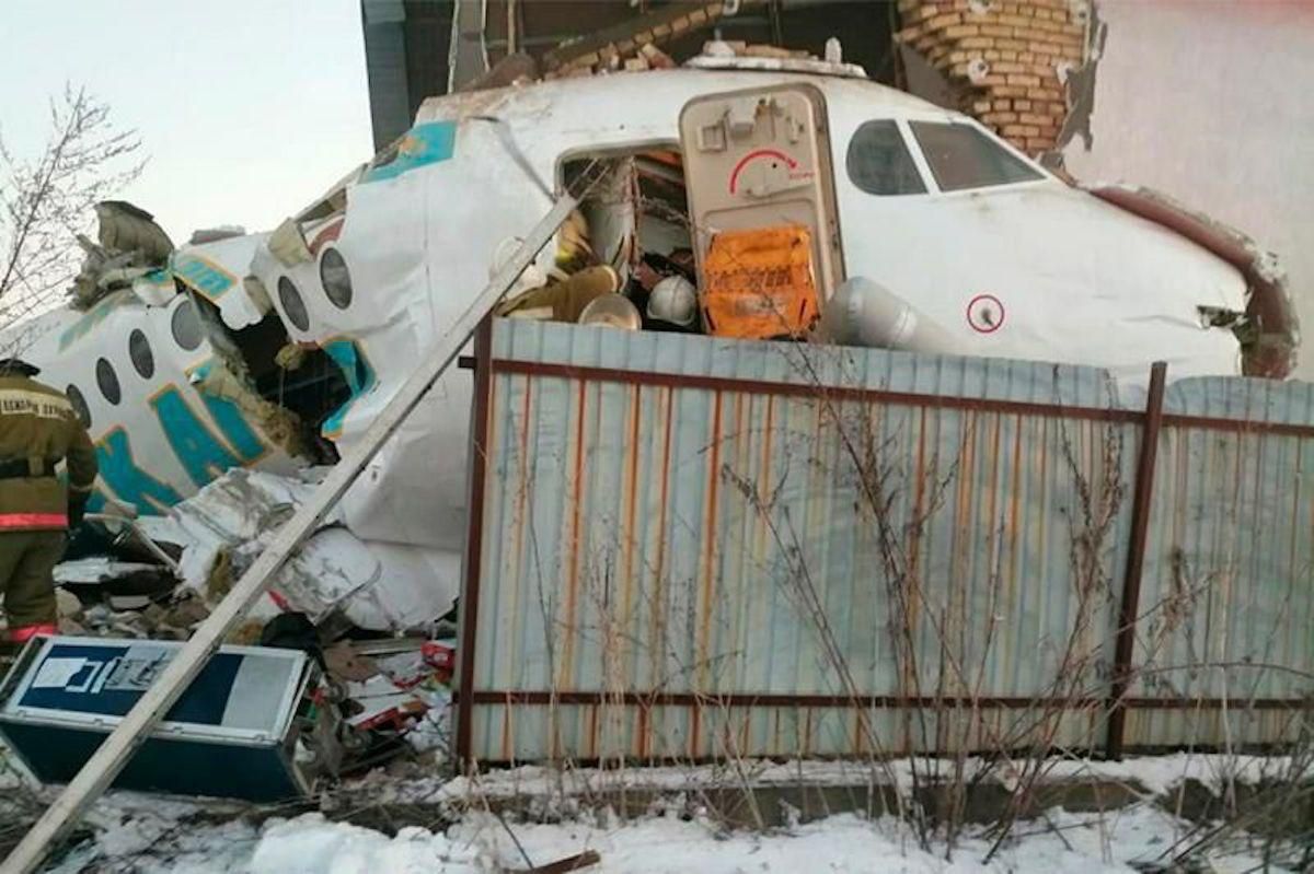Авіакатастрофа в Алмати, в Казахстані 27 грудня 2019: багато жертв – фото, відео