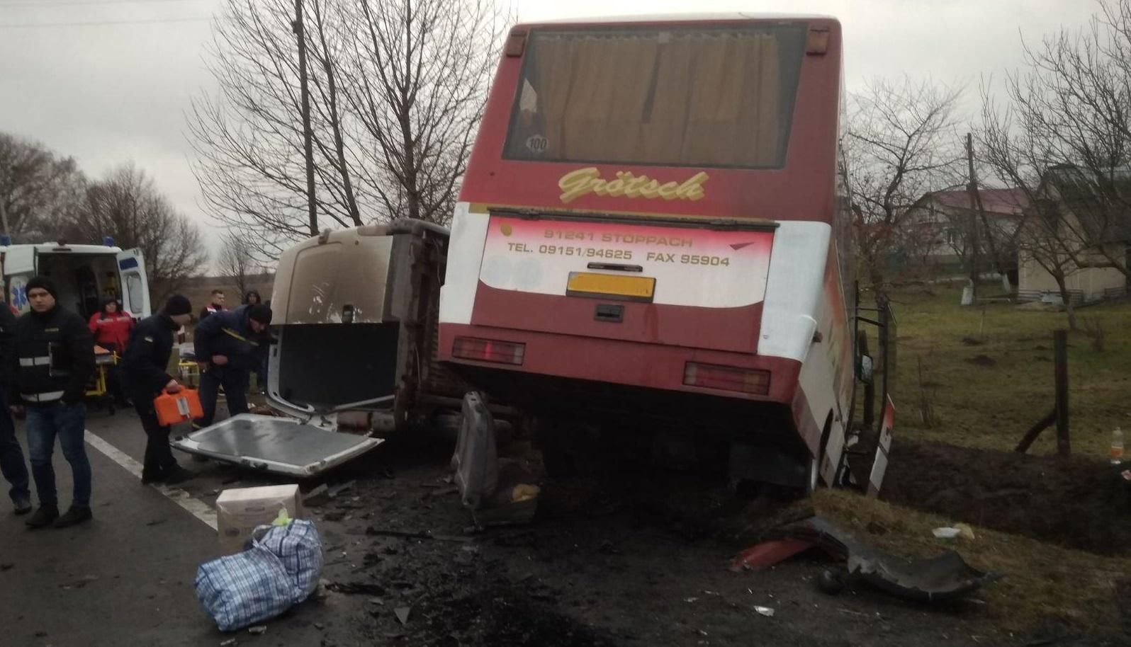 ДТП на Волыни с участием микроавтобуса и маршрутки: есть пострадавшие – фото