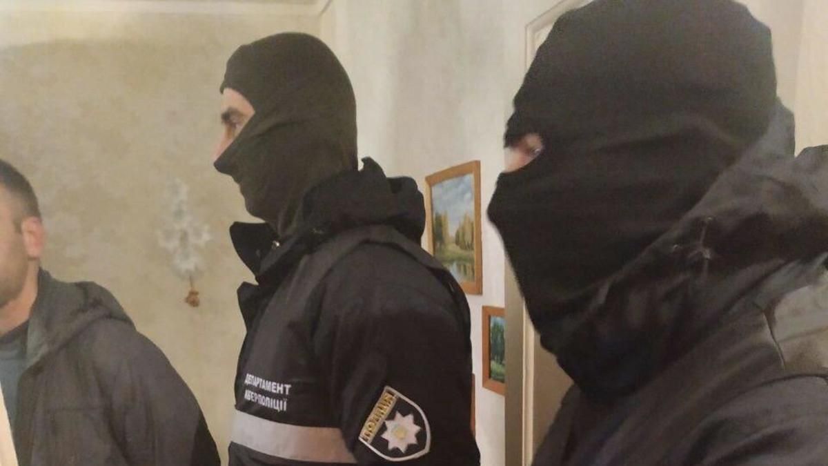 Кіберполіція впіймала злочинця, який продавав дані митниць на хакерських форумах Кіберполіція впіймала злочинця, який продавав дані митниць на хакерських форумах