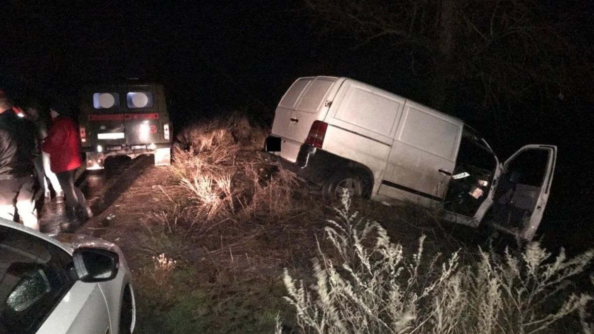 ДТП на Миколаївщині: водій мікроавтобуса загинув, пасажир травмований