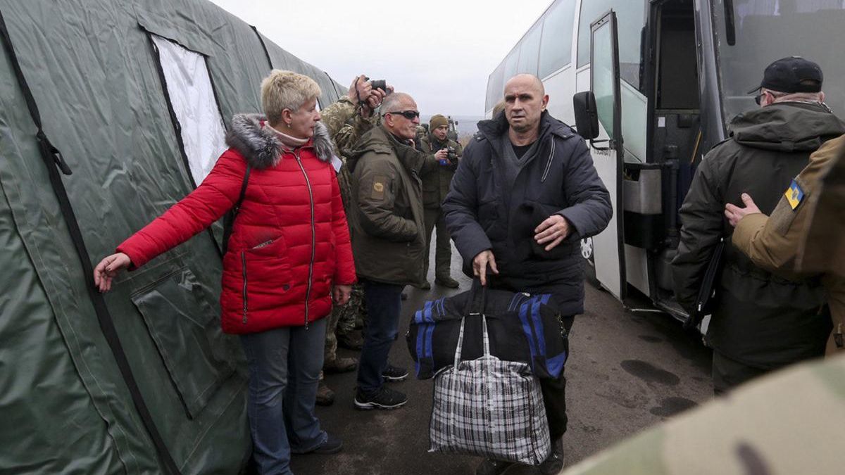 Обмен пленными Украины и России – видео, фото 29 декабря 2019