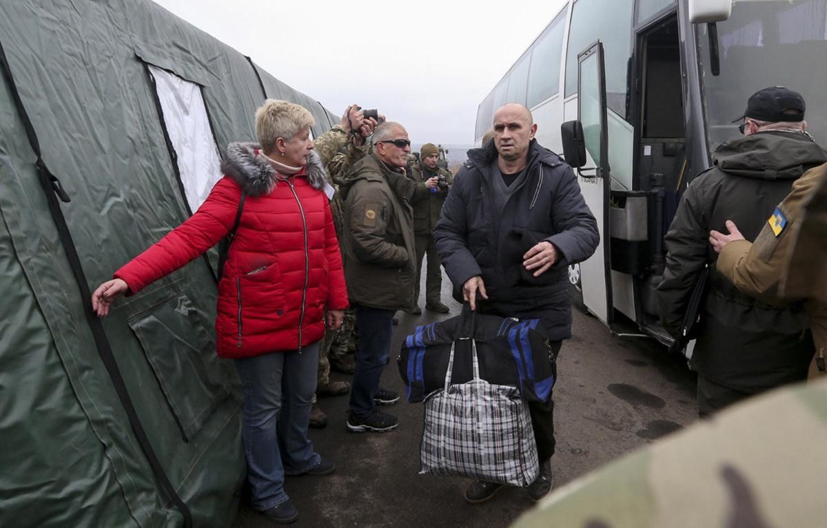 Обмен пленными Украины и России – видео, фото 29 декабря 2019