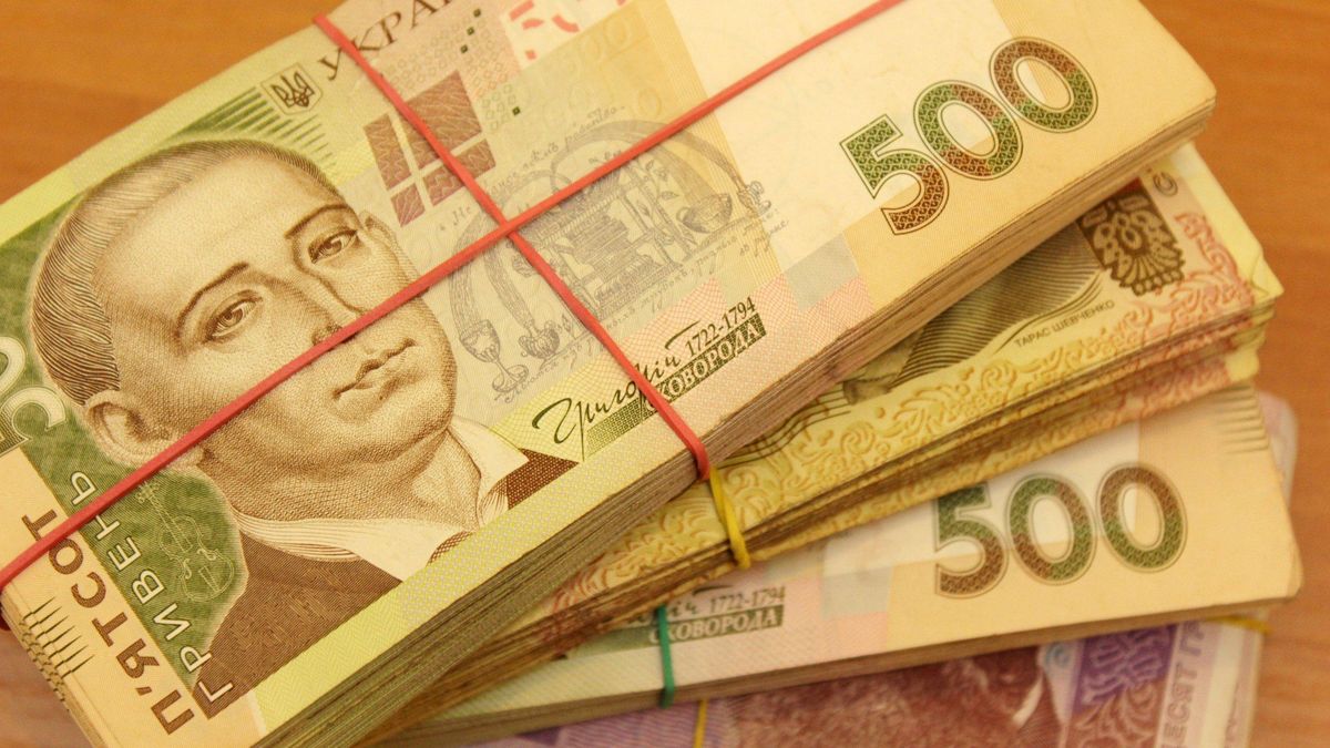 Середня зарплата українців за рік зросла на 17%: хто і де отримує найбільше Середня зарплата українців за рік зросла на 17%: хто і де отримує найбільше