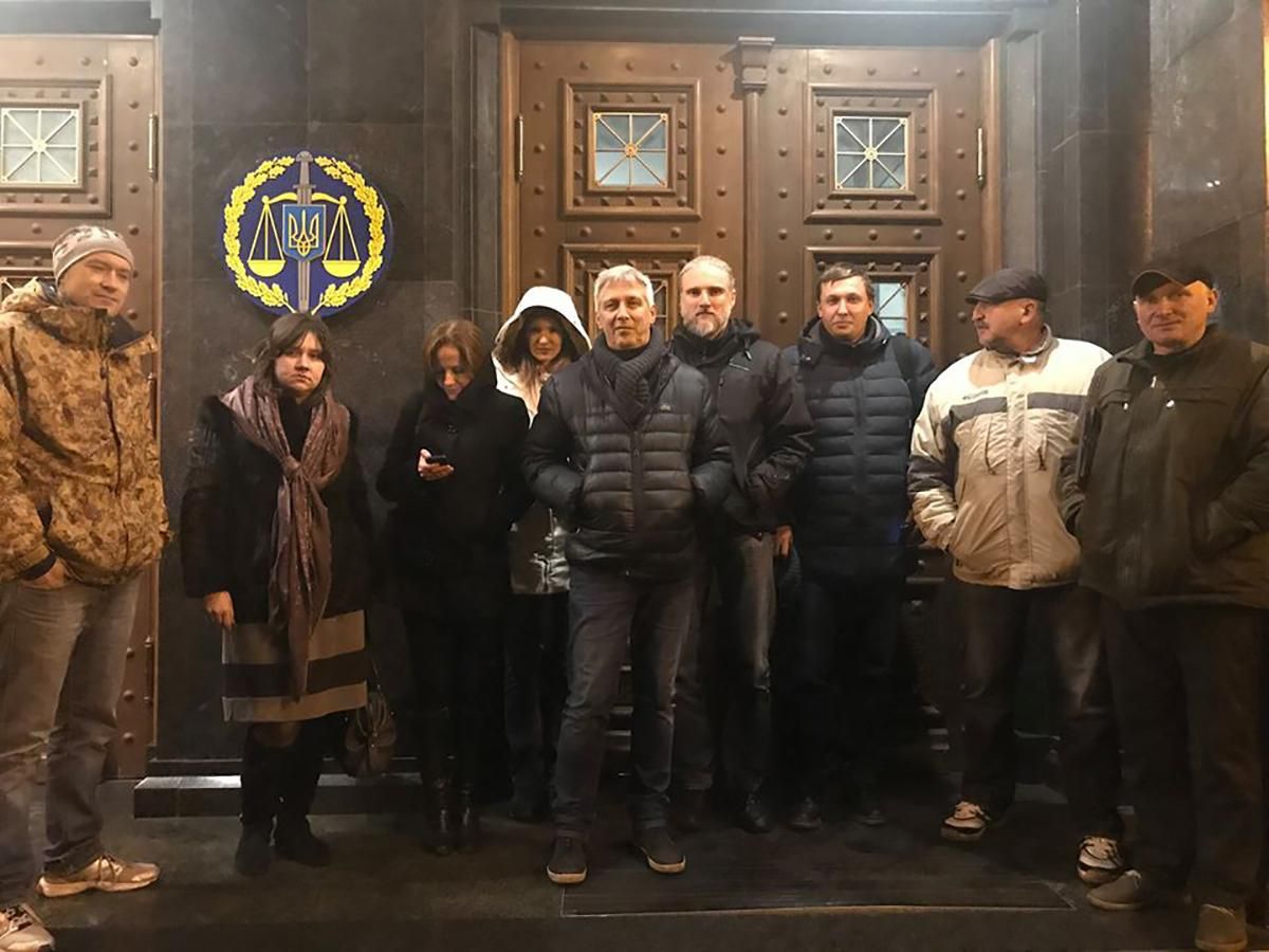Сім'ї Героїв Небесної Сотні вимагають у Рябошапки пояснити заміну прокурорів у справі Майдану Сім'ї Героїв Небесної Сотні вимагають у Рябошапки пояснити заміну прокурорів у справі Майдану