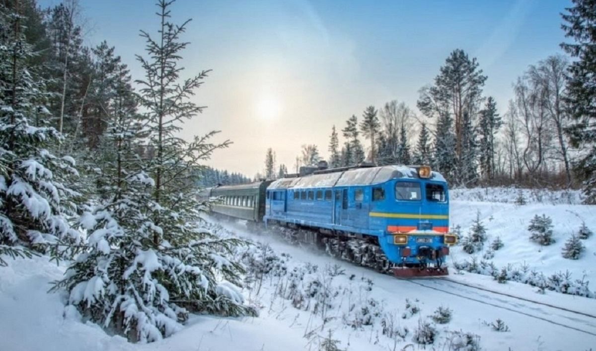 Сколько украинцев встретят Новый год в поездах: статистика

