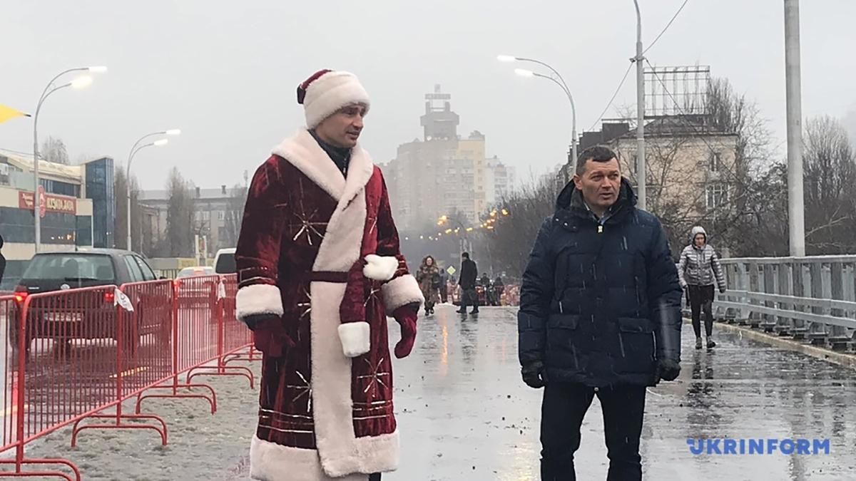 Шулявський міст відкрив Кличко у костюмі Діда Мороза 28 грудня: фото